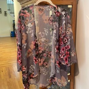 Sheer, flowy sleeved light weight over shirt. Size medium.